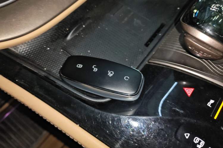 Used Denza D9 2022 DM-i 970 Four-Wheel Drive Flagship Model Vehicle Key