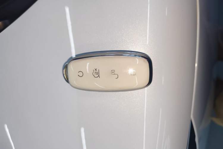 Used Denza D9 2022 DM-i 970 Four-Wheel Drive Flagship Model Vehicle Key