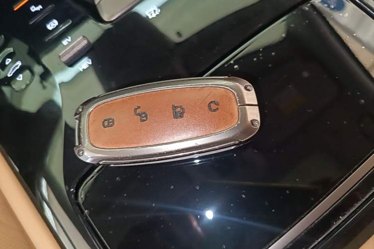 Used Denza D9 2022 DM-i 970 Four-Wheel Drive Prestige Model Vehicle Key