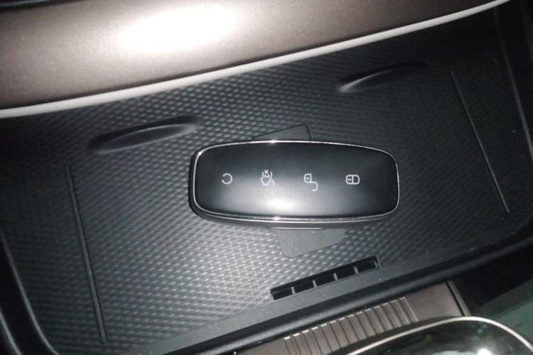 Used Denza D9 2022 DM-i 970 Four-Wheel Drive Flagship Model Vehicle Key