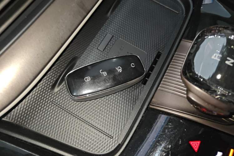 Used Denza D9 2022 DM-i 970 Four-Wheel Drive Flagship Model Vehicle Key