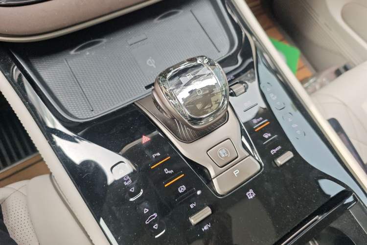 Used Denza D9 2022 DM-i 970 Four-Wheel Drive Prestige Model Vehicle Key