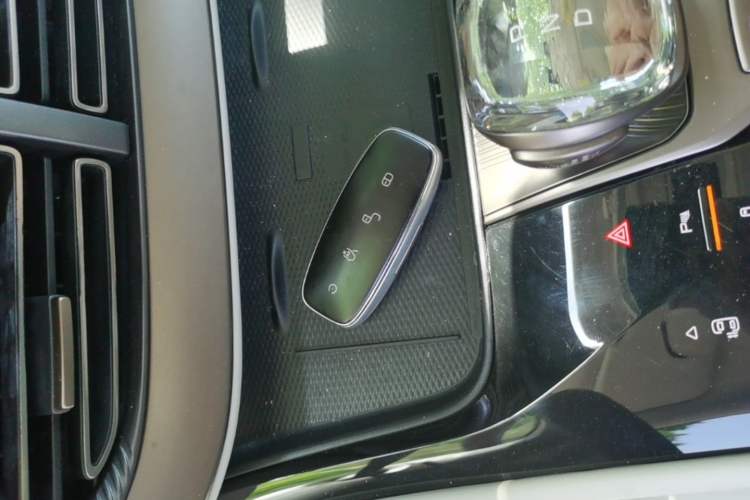 Used Denza D9 2022 DM-i 1040 Prestige Model Vehicle Key