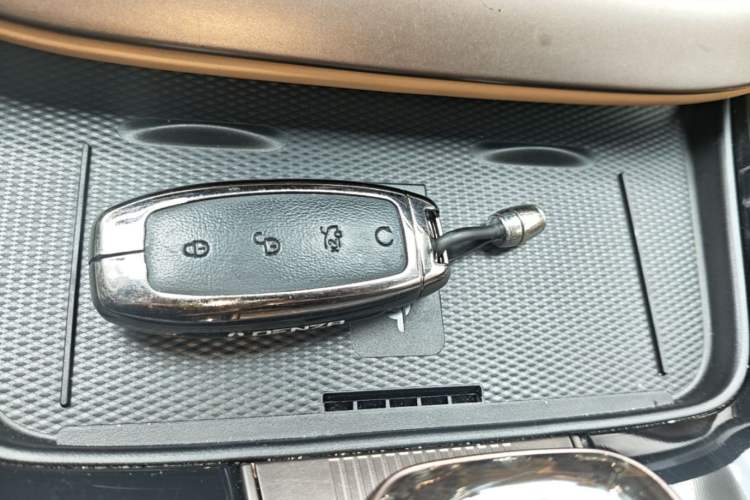 Used Denza D9 2022 DM-i 970 Four-Wheel Drive Flagship Model Vehicle Key