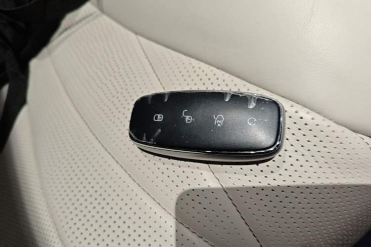 Used Denza D9 2022 DM-i 970 Four-Wheel Drive Flagship Model Vehicle Key