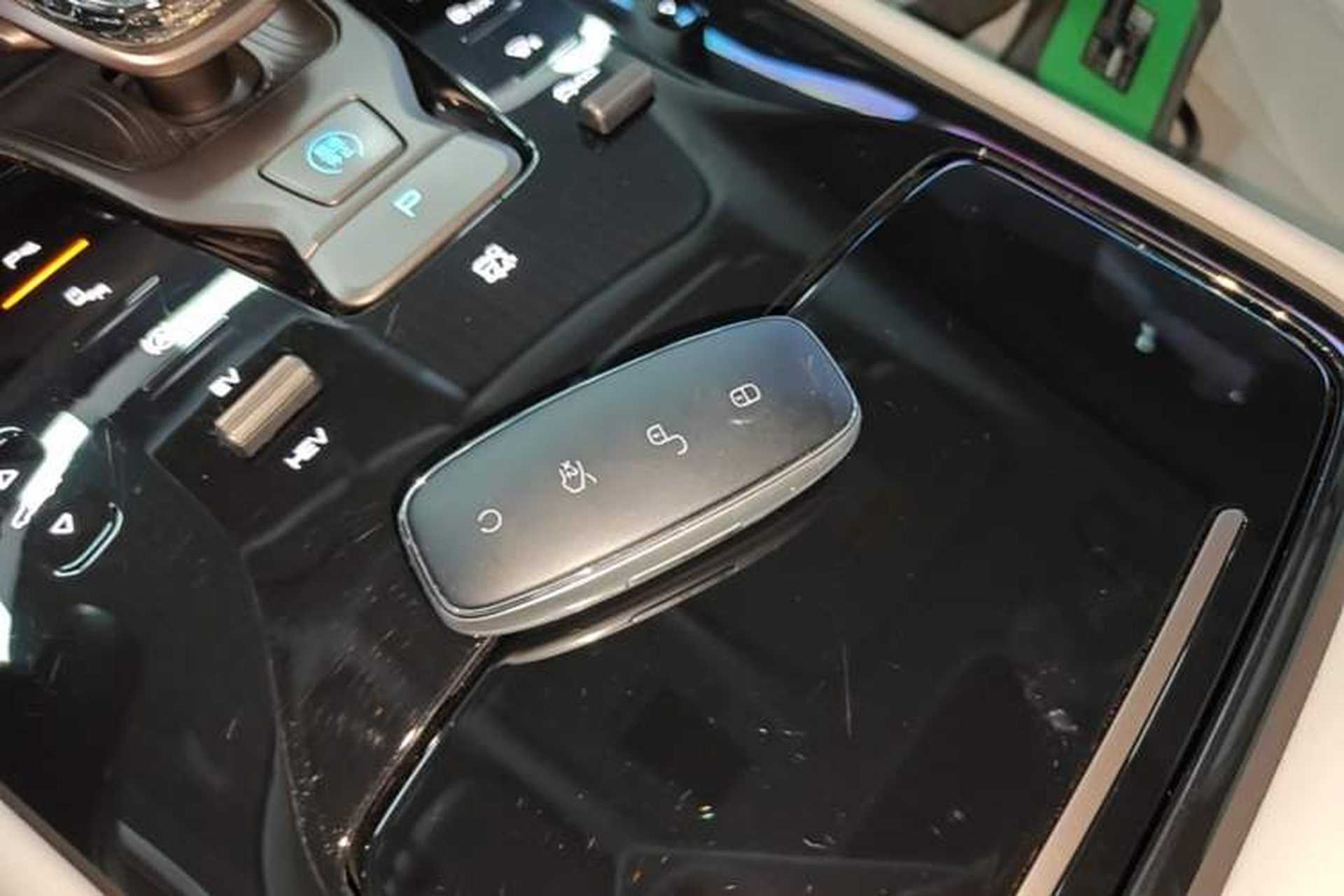Used Denza D9 2022 DM-i 970 Four-Wheel Drive Prestige Model Vehicle Key