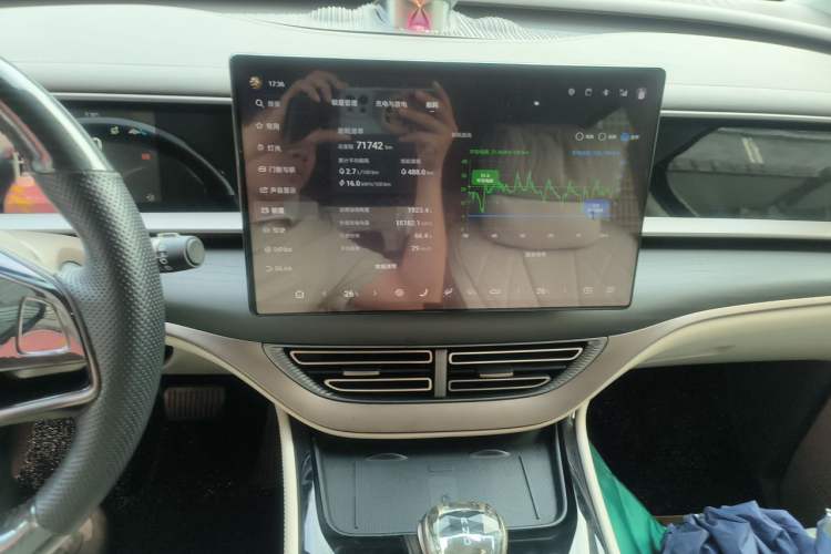 Used Denza D9 2022 DM-i 970 Four-Wheel Drive Flagship Model Audio And AC Panel