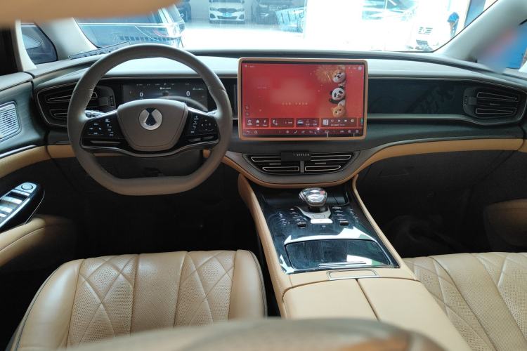 Used Denza D9 2022 DM-i 970 Four-Wheel Drive Prestige Model Center Console
