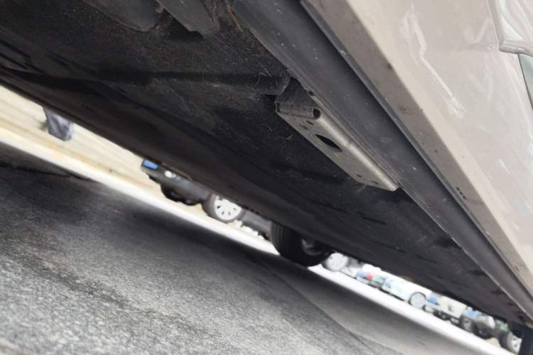 Used Denza D9 2022 DM-i 1040 Prestige Model Chassis Front Left