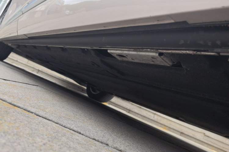 Used Denza D9 2022 DM-i 1040 Prestige Model Chassis Rear Left