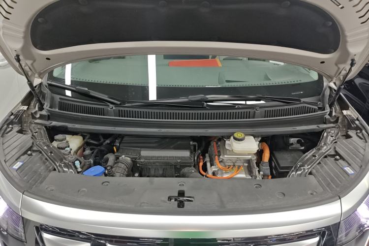 Used Denza D9 2022 DM-i 970 Four-Wheel Drive Flagship Model Engine Bay