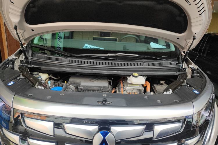 Used Denza D9 2022 DM-i 970 Four-Wheel Drive Prestige Model Engine Bay