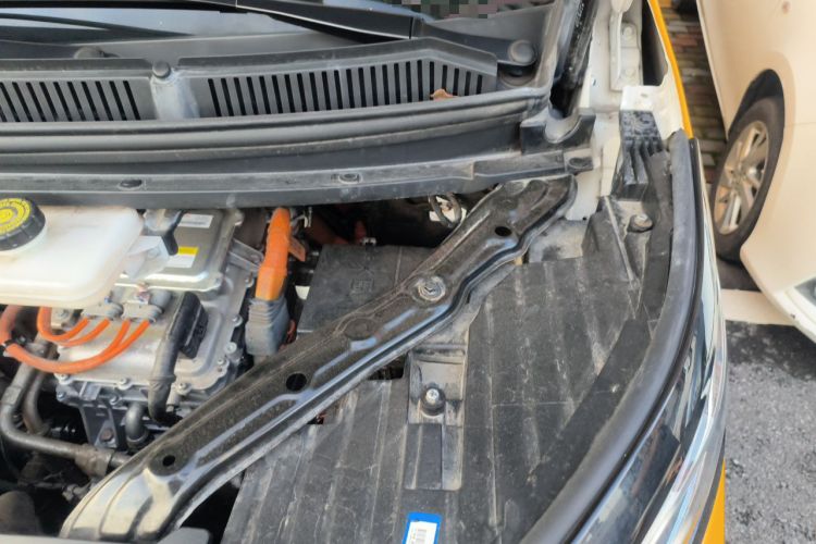 Used Denza D9 2022 DM-i 970 Four-Wheel Drive Flagship Model Engine Bay Left