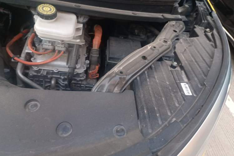 Used Denza D9 2022 DM-i 970 Four-Wheel Drive Prestige Model Engine Bay Left