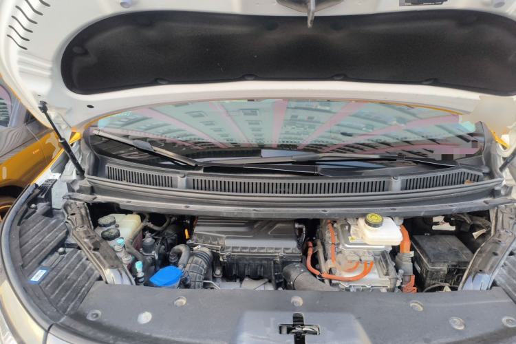 Used Denza D9 2022 DM-i 970 Four-Wheel Drive Flagship Model Engine Bay