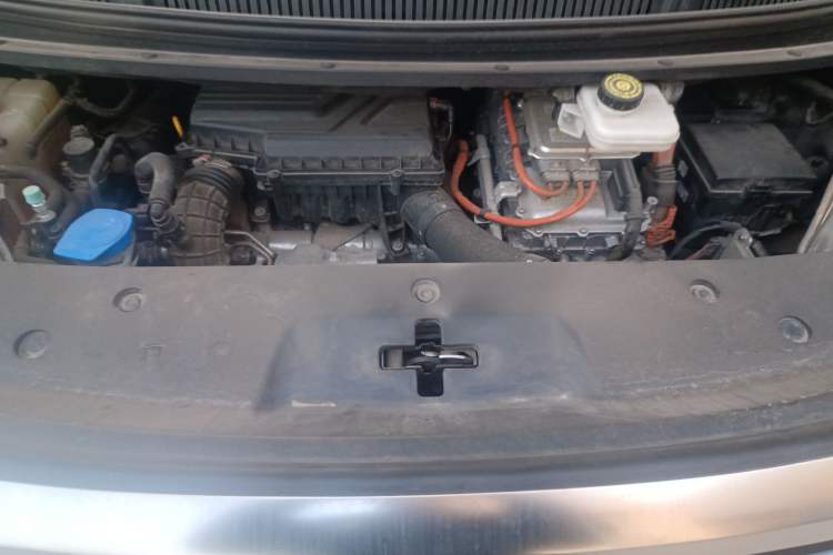 Used Denza D9 2022 DM-i 970 Four-Wheel Drive Prestige Model Engine Bay
