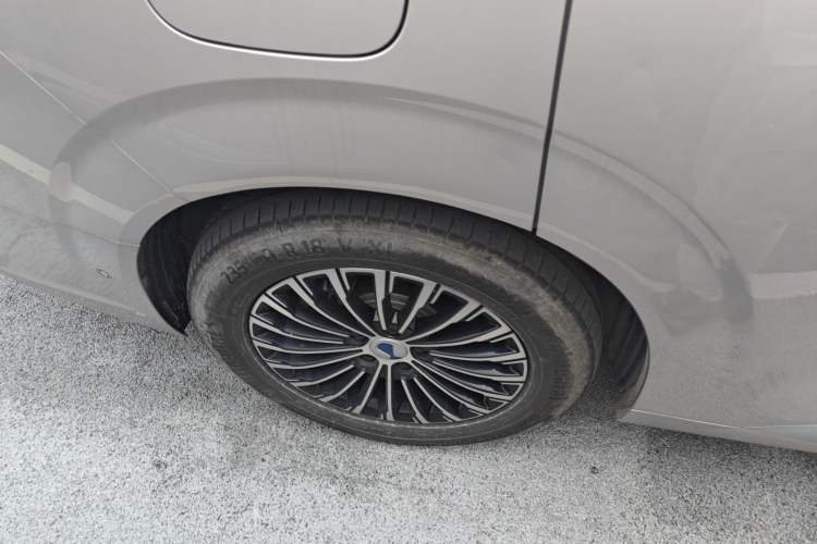 Used Denza D9 2022 DM-i 970 Four-Wheel Drive Flagship Model Exterior 8