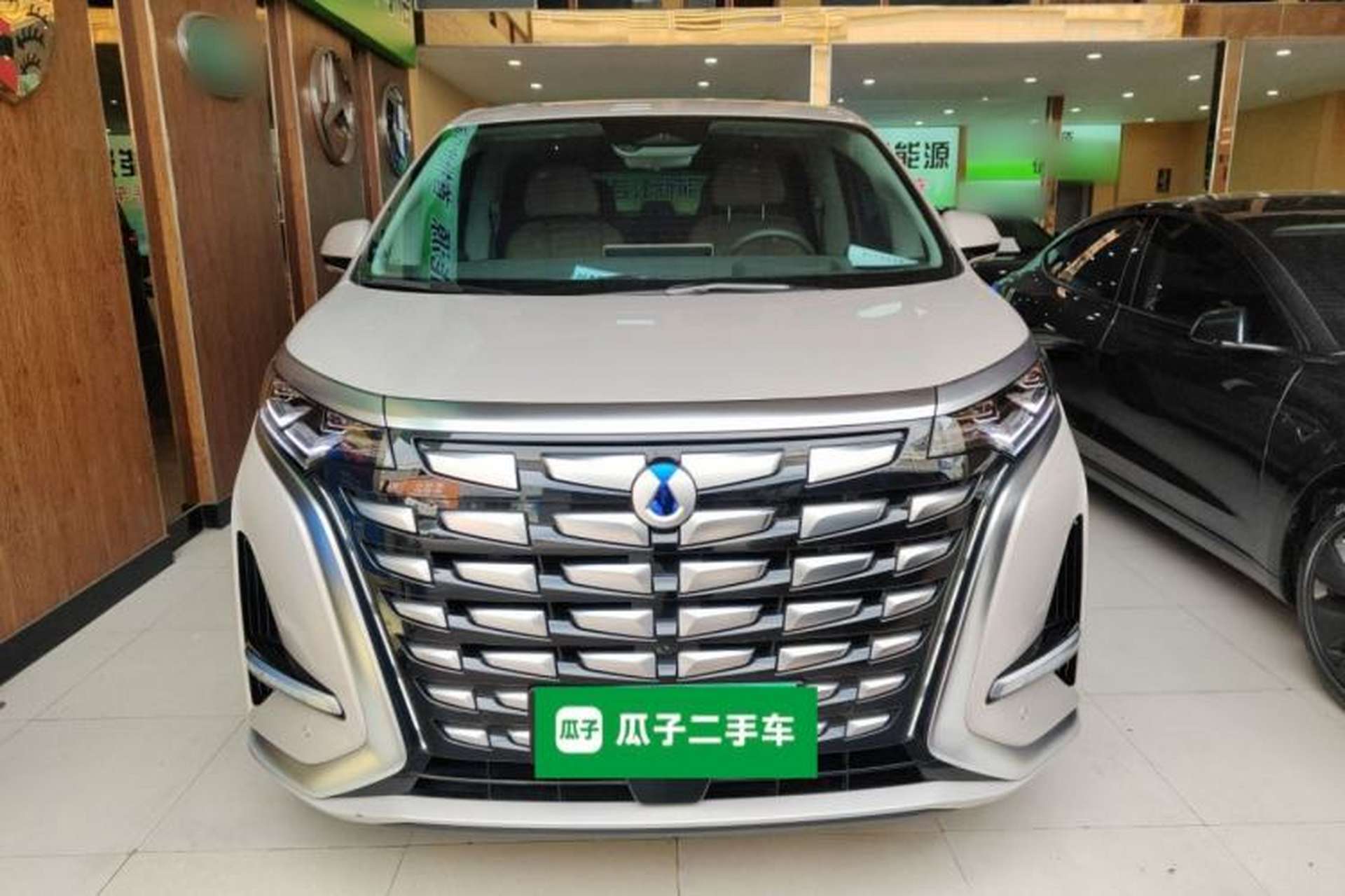 Used Denza D9 2022 DM-i 970 Four-Wheel Drive Prestige Model Front
