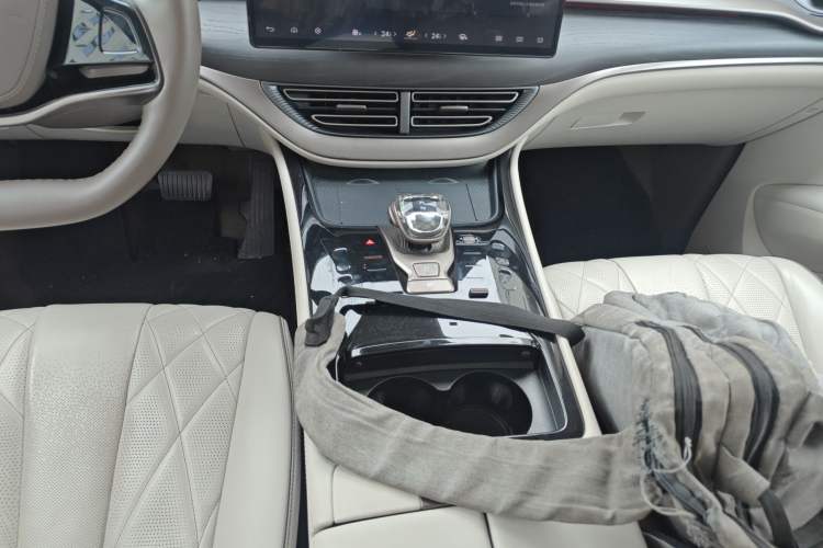 Used Denza D9 2022 DM-i 970 Four-Wheel Drive Flagship Model Gear Lever