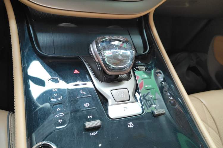 Used Denza D9 2022 DM-i 970 Four-Wheel Drive Prestige Model Gear Lever