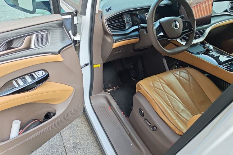 Used Denza D9 2022 DM-i 970 Four-Wheel Drive Prestige Model Interior 3