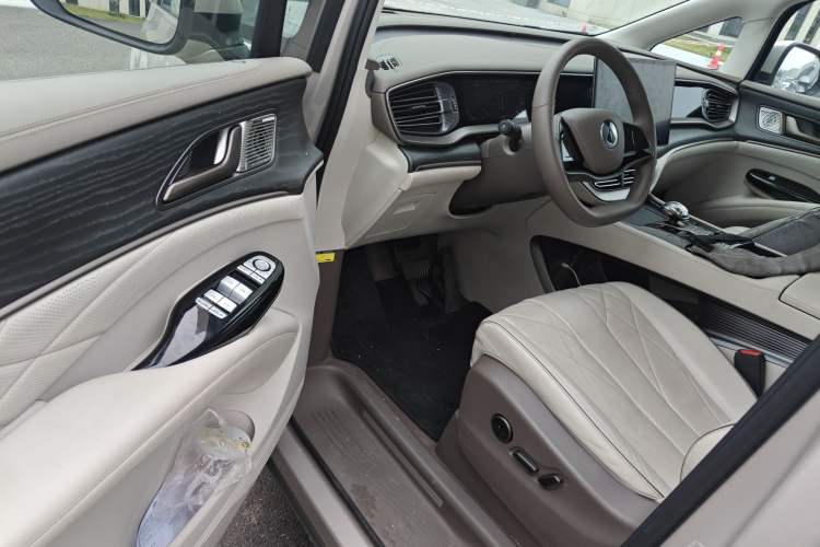 Used Denza D9 2022 DM-i 970 Four-Wheel Drive Flagship Model Interior 3