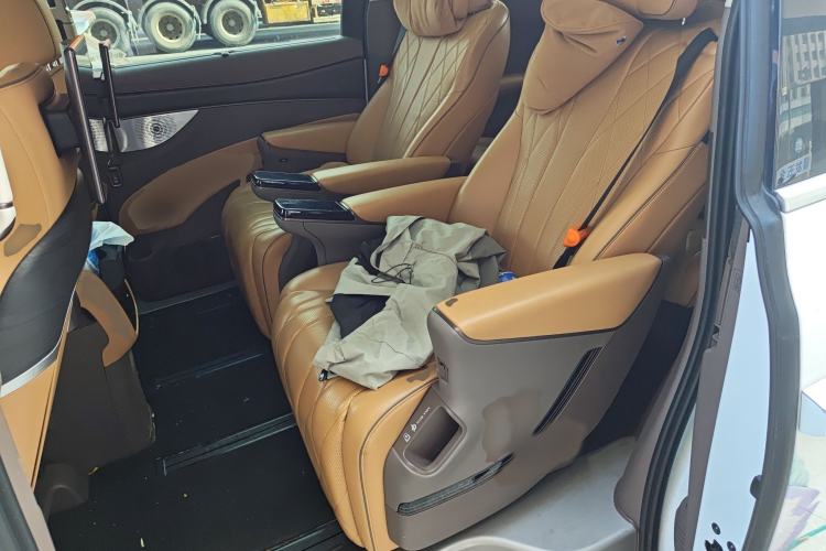 Used Denza D9 2022 DM-i 970 Four-Wheel Drive Prestige Model Interior 4