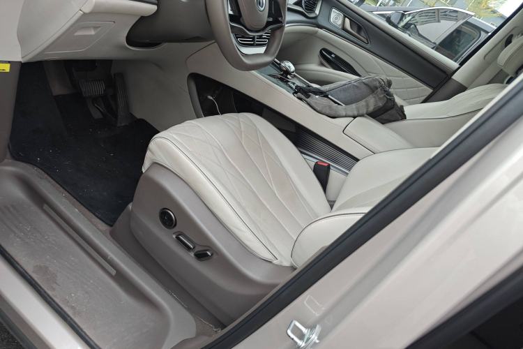 Used Denza D9 2022 DM-i 970 Four-Wheel Drive Flagship Model Left Front Seat