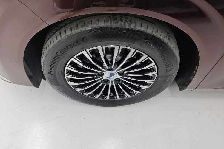 Used Denza D9 2022 DM-i 970 Four-Wheel Drive Flagship Model Left Front Wheel Hub