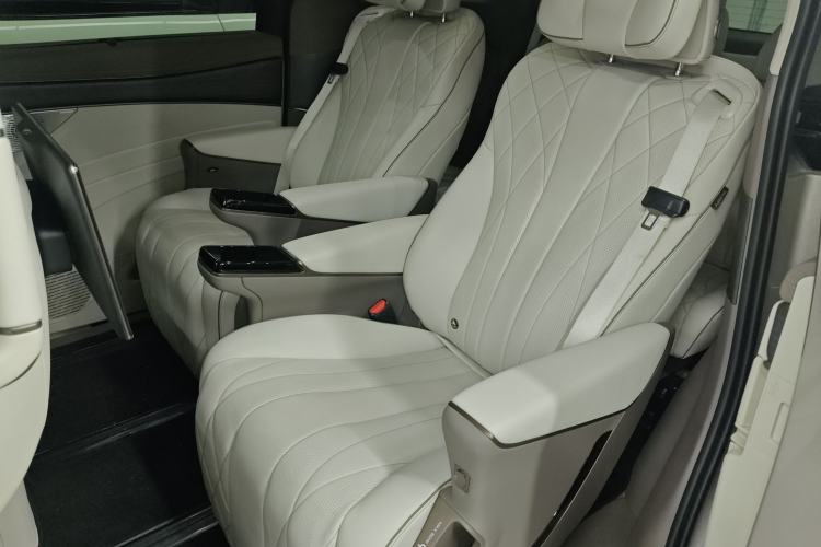 Used Denza D9 2022 DM-i 970 Four-Wheel Drive Flagship Model Left Rear Seat