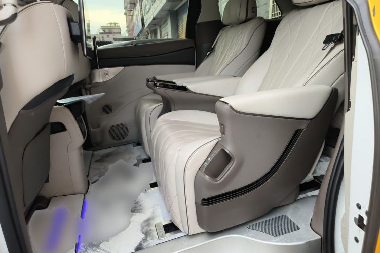Used Denza D9 2022 DM-i 970 Four-Wheel Drive Flagship Model Left Rear Seat
