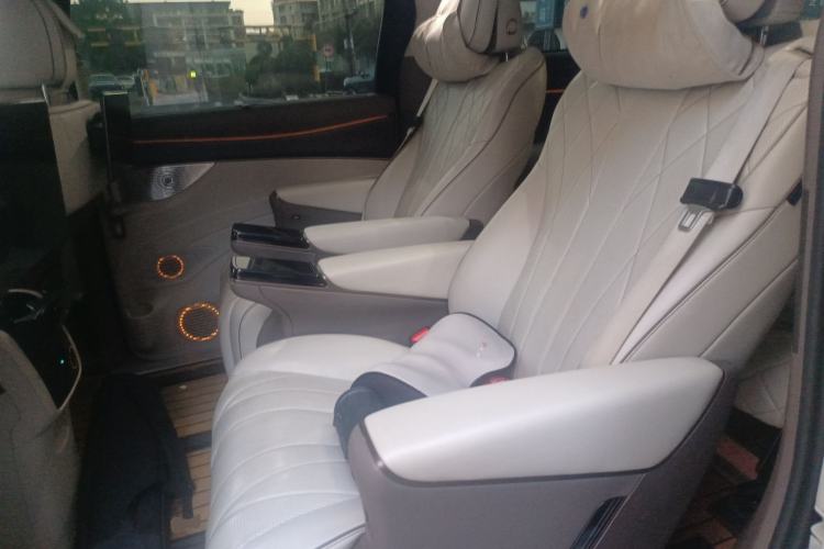 Used Denza D9 2022 DM-i 970 Four-Wheel Drive Prestige Model Left Rear Seat