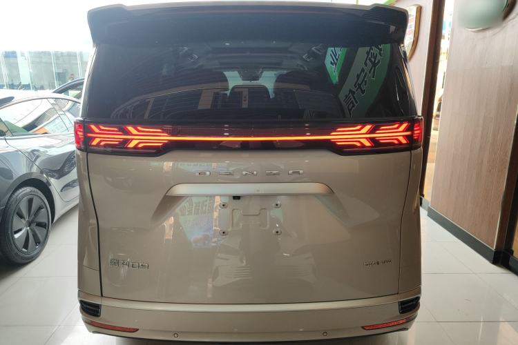 Used Denza D9 2022 DM-i 970 Four-Wheel Drive Prestige Model Rear