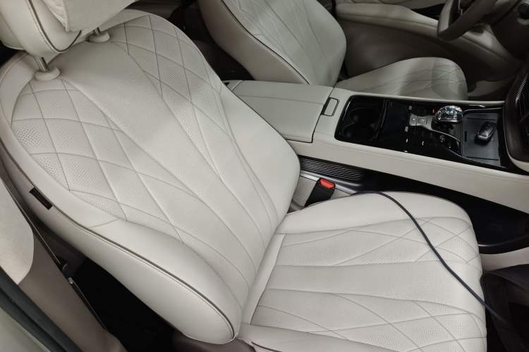 Used Denza D9 2022 DM-i 970 Four-Wheel Drive Flagship Model Right Front Seat