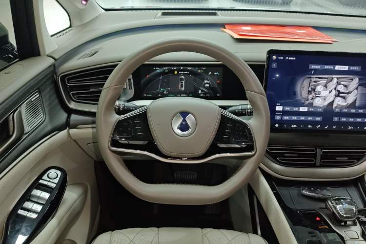 Used Denza D9 2022 DM-i 970 Four-Wheel Drive Flagship Model Steering Wheel