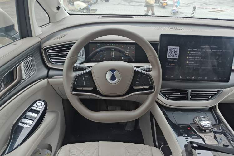 Used Denza D9 2022 DM-i 970 Four-Wheel Drive Flagship Model Steering Wheel