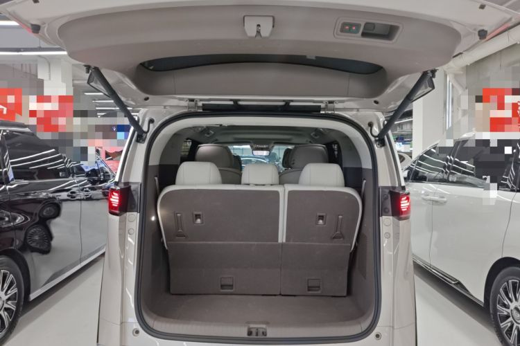 Used Denza D9 2022 DM-i 970 Four-Wheel Drive Flagship Model Trunk
