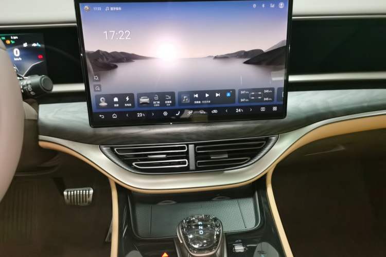 Used Denza D9 2023 DM-i 965 Luxury Model Audio And AC Panel