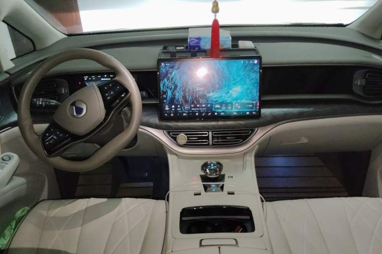 Used Denza D9 2023 DM-i 965 Luxury Model Center Console