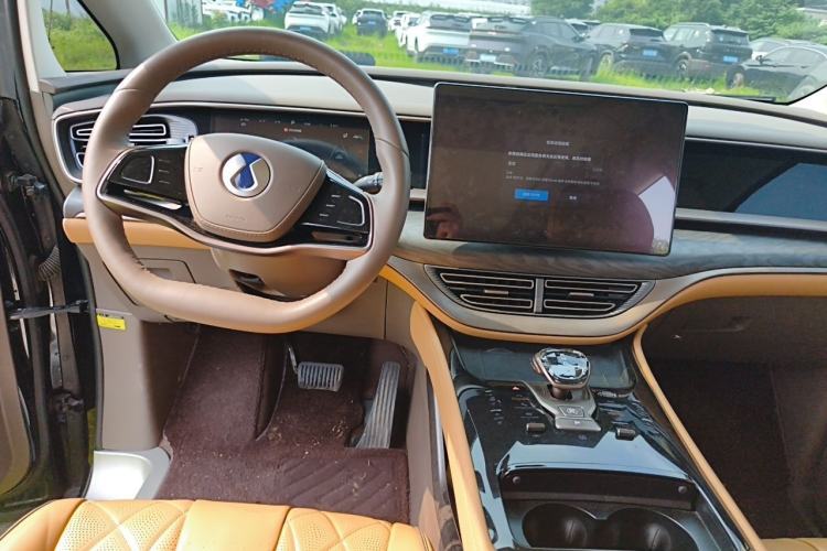 Used Denza D9 2023 DM-i 965 Luxury Model Center Console