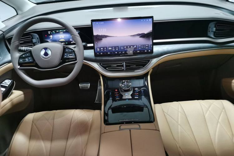 Used Denza D9 2023 DM-i 965 Luxury Model Center Console