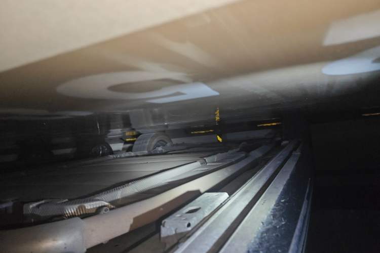 Used Denza D9 2023 DM-i 965 Luxury Model Chassis Front Right