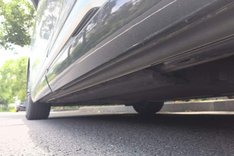 Used Denza D9 2023 DM-i 965 Luxury Model Chassis Rear Left