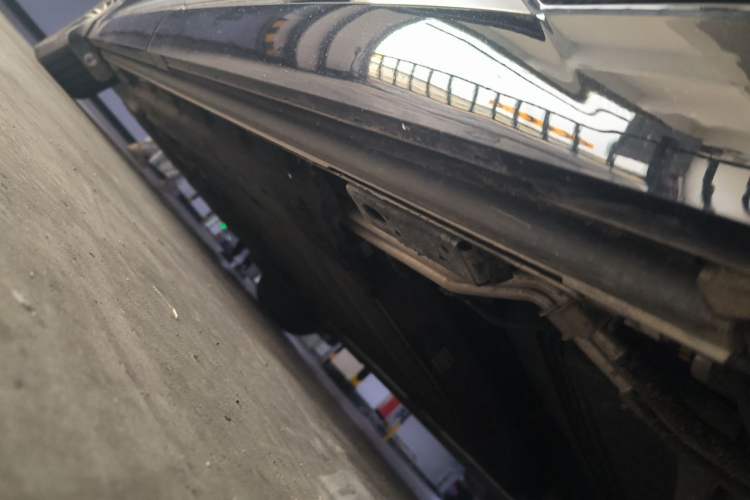 Used Denza D9 2023 DM-i 965 Luxury Model Chassis Rear Left