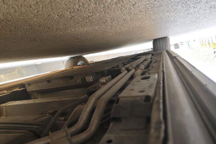 Used Denza D9 2023 DM-i 945 Business Edition Chassis Rear Left