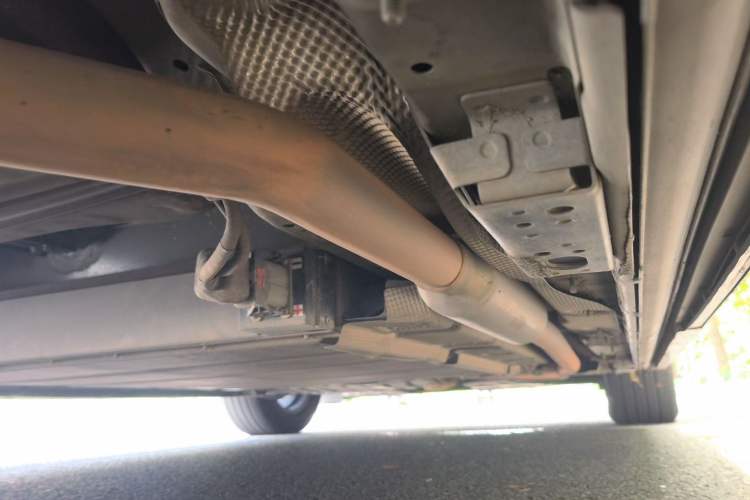 Used Denza D9 2023 DM-i 965 Luxury Model Chassis Rear Right