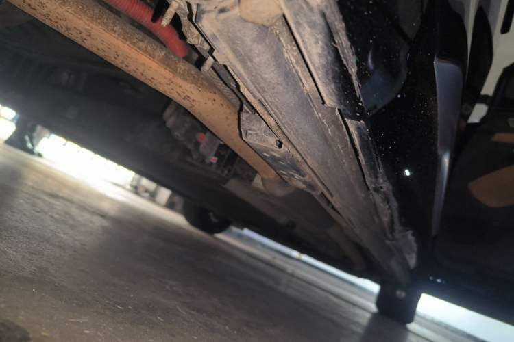 Used Denza D9 2023 DM-i 965 Luxury Model Chassis Rear Right