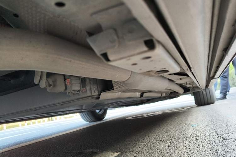Used Denza D9 2023 DM-i 965 Luxury Model Chassis Rear Right