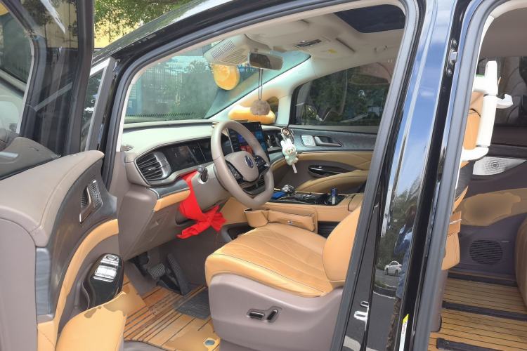 Used Denza D9 2023 DM-i 965 Luxury Model Driver Seat