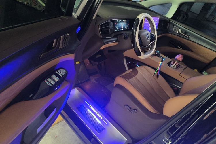 Used Denza D9 2023 DM-i 965 Luxury Model Driver Seat